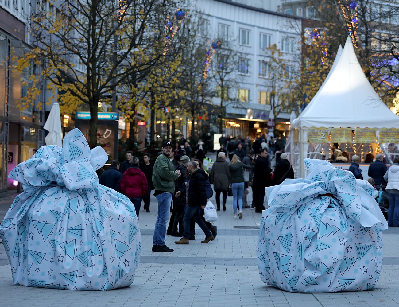 Kerstmarkt anno 2017: Glühwein en betonblokken