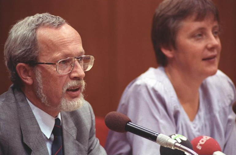25 jaar eenwording: Maizière minister-president DDR