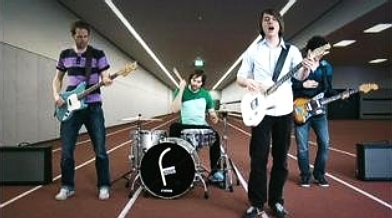 Uit de videoclip 'Nach dem Goldrausch'. Afbeelding: www.youtube.com