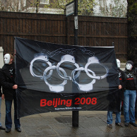 Protestacties bij de fakkeltocht in Londen op 8 april 2008. Afbeelding: stemy, www.flickr.com