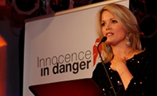 Ministersvrouw jaagt op tv op pedofielen