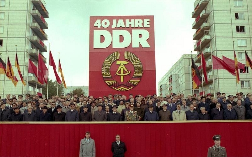 Een wankel kaartenhuis