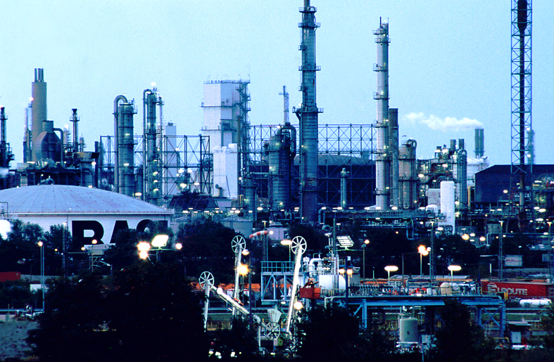 <p>Gerd W. Zinke, <a href="https://commons.wikimedia.org/wiki/File:BASF1.jpg">BASF1</a>, <a href="https://creativecommons.org/licenses/by-sa/3.0/legalcode" rel="license">CC BY-SA 3.0</a></p>