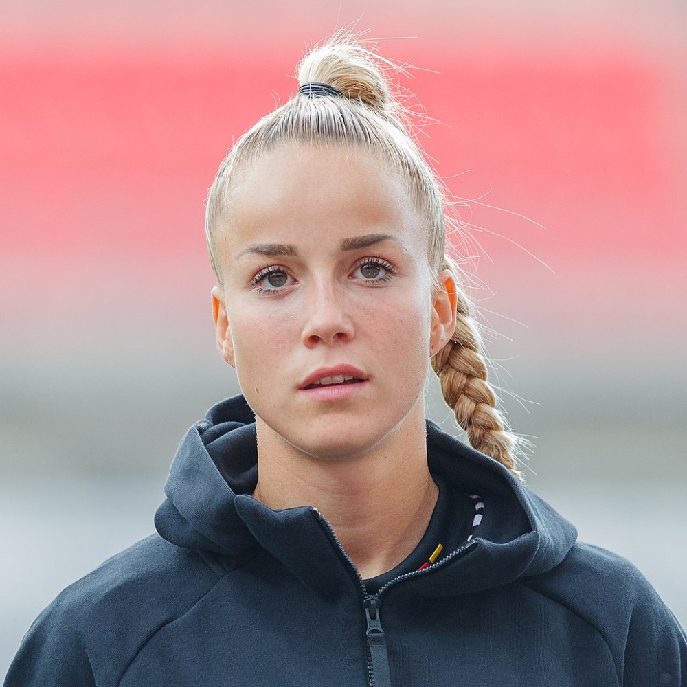 <p><a title="Wikimedia" href="https://nl.wikipedia.org/wiki/Giulia_Gwinn#/media/Bestand:2022-06-24_Fussball,_Frauen,_L%C3%A4nderspiel,_Deutschland_-_Schweiz_1DX_0701_by_Stepro.jpg" target="_blank">Steffen Prößdorf, Wikipedia</a>, <a title="cc" href="https://creativecommons.org/licenses/by-sa/4.0/" target="_blank">CC-BY-SA 4.0</a></p>
<p> </p>