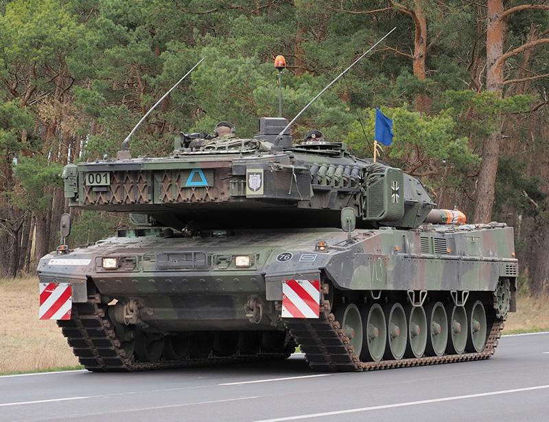 <p><a href="https://commons.wikimedia.org/wiki/User:Boevaya_mashina">Boevaya mashina</a>, <a href="https://commons.wikimedia.org/wiki/File:Leopard_2_A7V_001_Wettin_Sword_2022.jpg">Leopard 2 A7V 001 Wettin Sword 2022</a>, <a href="https://creativecommons.org/licenses/by-sa/3.0/legalcode" rel="license">CC BY-SA 3.0</a></p>