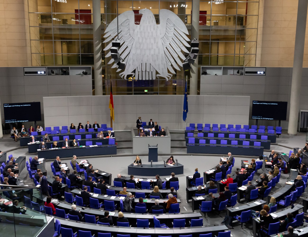<p>Steffen Prößdorf <a href="https://commons.wikimedia.org/wiki/File:2020-02-13_Deutscher_Bundestag_IMG_3438_by_Stepro.jpg">2020-02-13 Deutscher Bundestag IMG 3438 by Stepro</a>, <a href="https://creativecommons.org/licenses/by-sa/4.0/legalcode" rel="license">CC BY-SA 4.0</a></p>